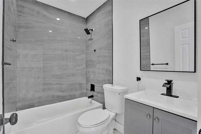 Photo - 18361 NE 20th Pl