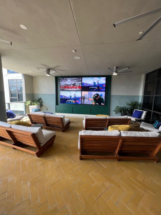 TERRACE MOVIE - 251 NW 29th St Unit 207