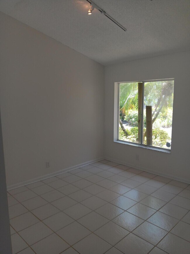 23157 Fountain View Dr