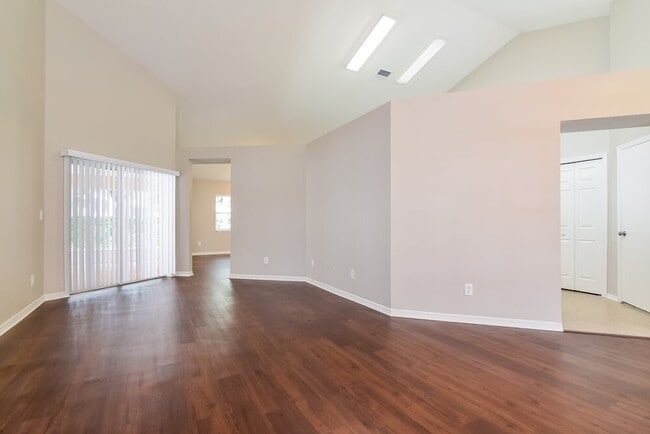 Photo - 2212 Kenwick Dr
