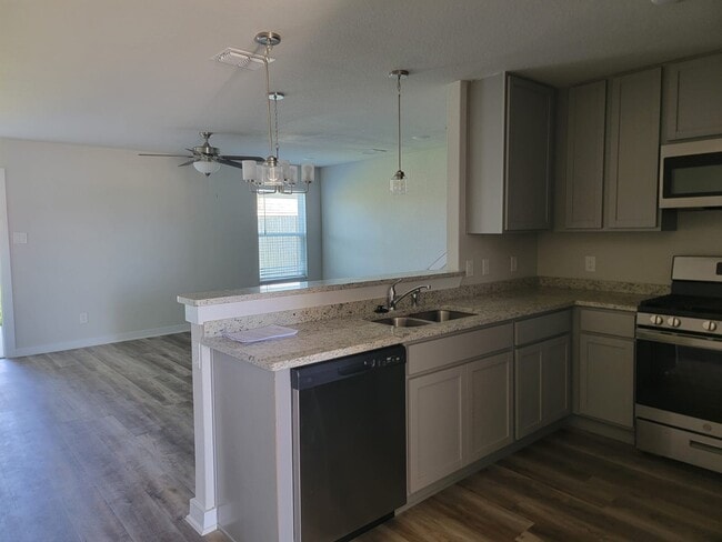 Photo - 412 Abigail Aly