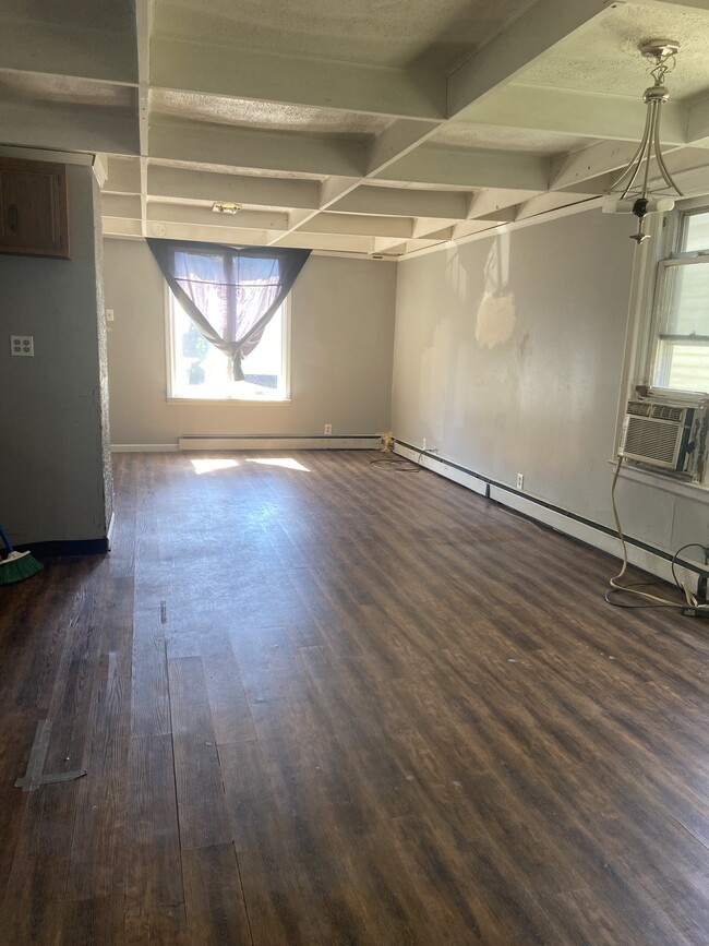 Living Room - 120 Auburn Ave Apartments Unit upper