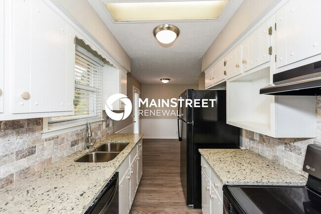 Photo - 3 Bedroom Pet-Friendly Home in Hendersonville, TN with Main Street Renewal