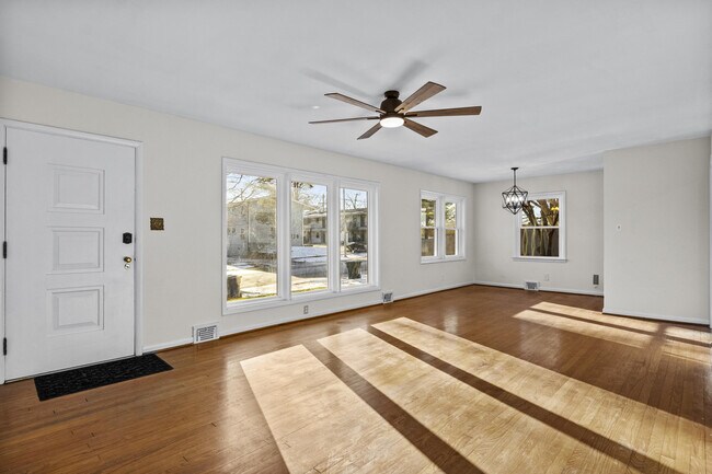 Photo - 143 E Lowry Ln