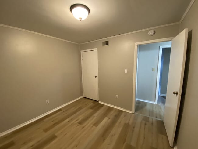 Building Photo - 168 Brush Hill Ct