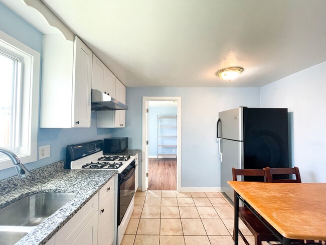 Photo - 3737 Orpwood St