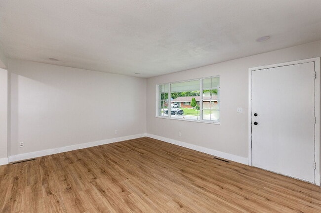 Photo - 722 Castro Ln