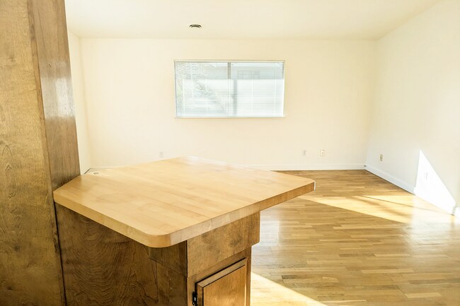 Photo - 423 Shoreline Hwy