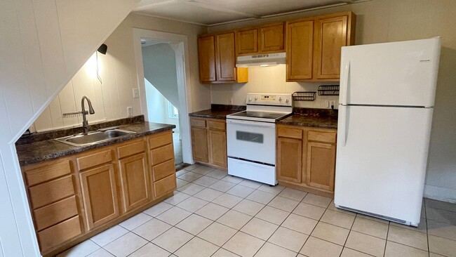 Building Photo - 6 Maple St Unit 2