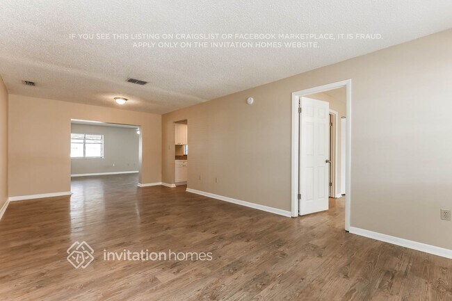 Photo - 3738 Hill St