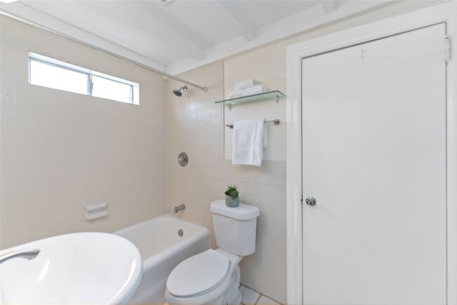 Photo - 1411 Kipling St