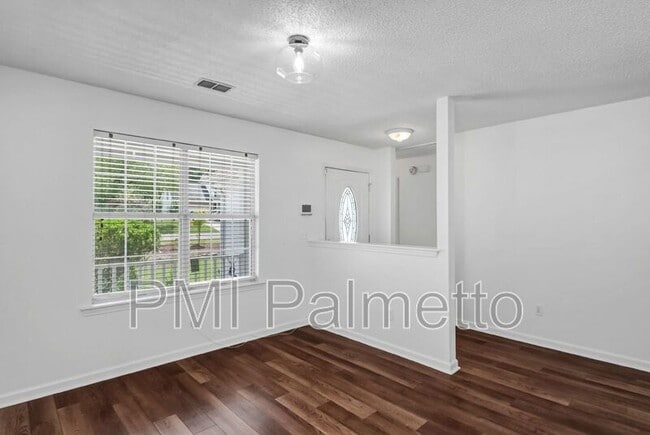 Photo - 212 Brookstone Way