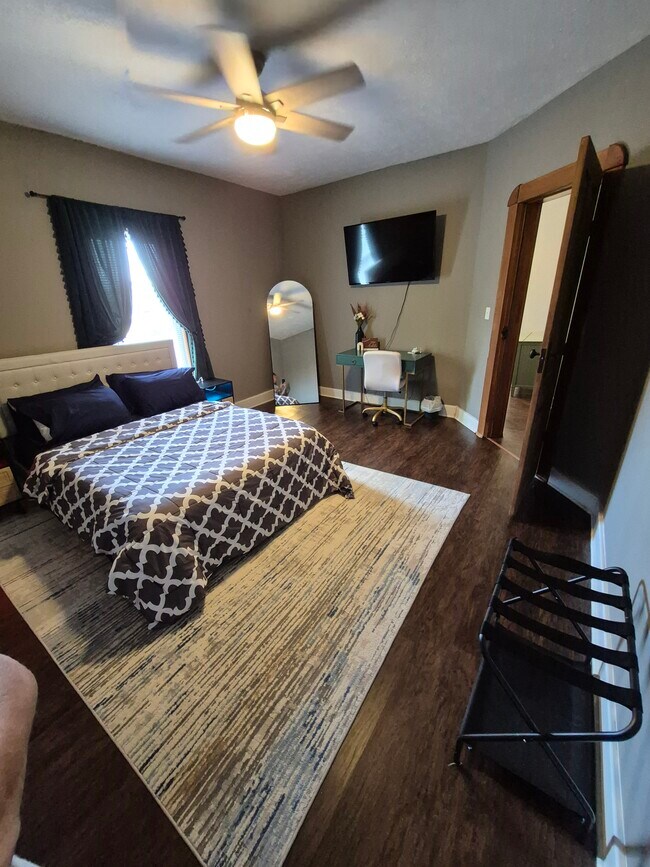 Photo - 615 N Meridian St