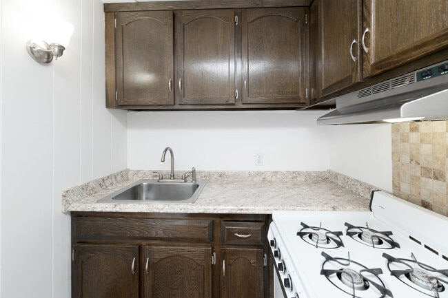 1 BR, 1 BA