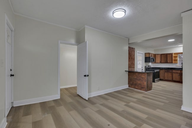 Photo - 137 E Ottawa St