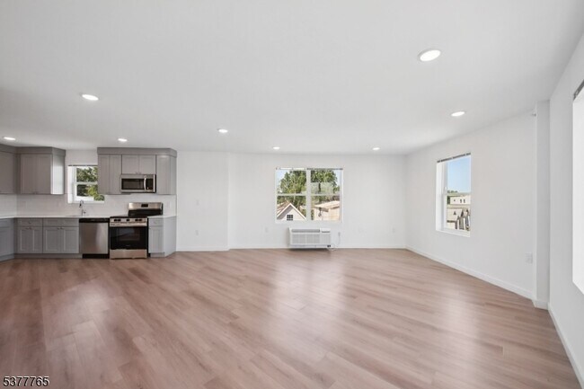 Photo - 369 18th Ave Apartamento Unidad 403