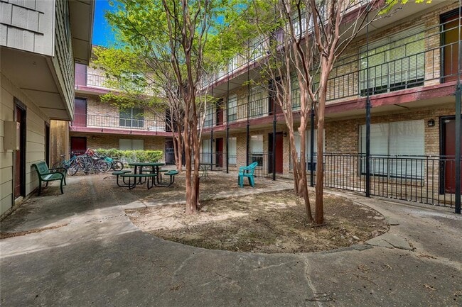 Building Photo - 2207 Leon St Unit 205 Rental