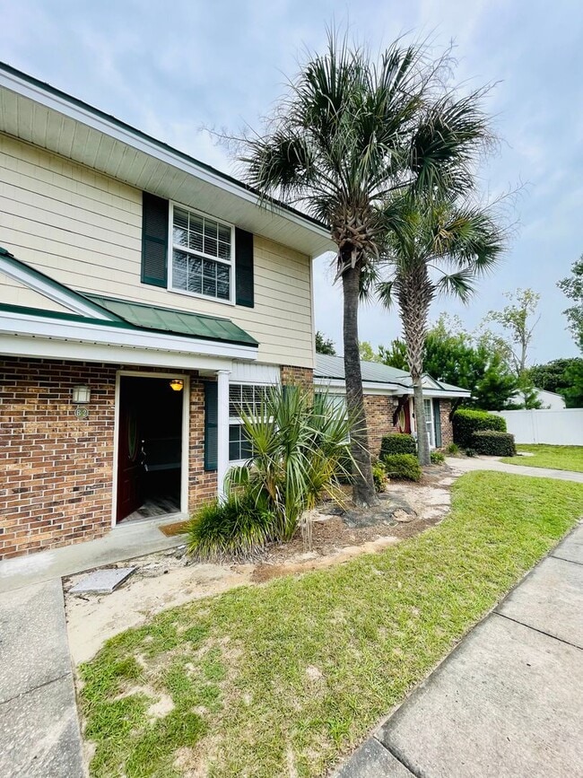 Building Photo - NEWLY RENOVATED 2bd/1.5ba Townhome super close to CMC, HGTC and CCU! Some utilities included!