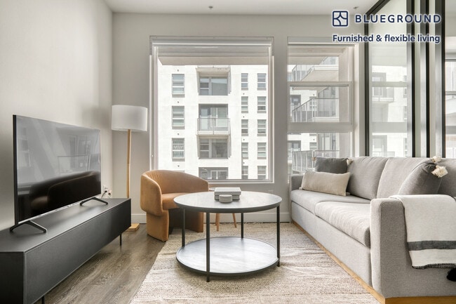Building Photo - 6677 Santa Monica Blvd Rental