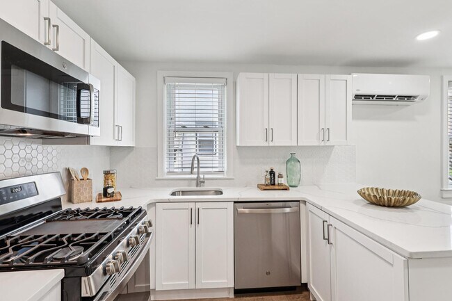 Building Photo - 2333 Haverford Rd Rental