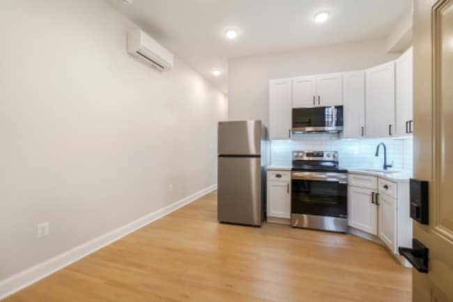 Photo - 604 N Eutaw St Unidad 4