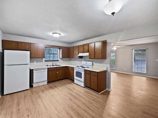 Photo - Townhouse Available Immediately in North H...