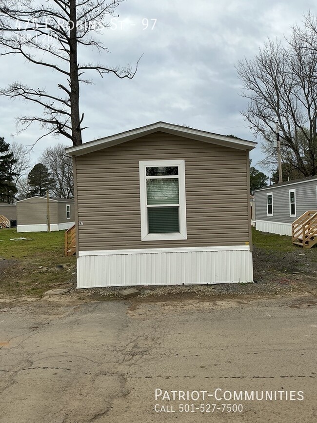 Photo - 475 E Robins St