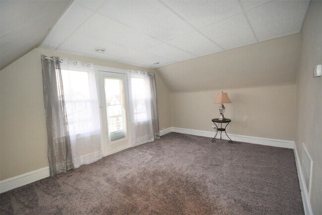 Living Room - 1315 Michigan Ave Unit Upper