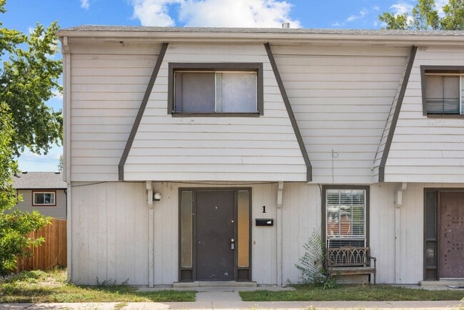 Building Photo - 1303 S Coffman St Unit 1303 South Coffman, 1