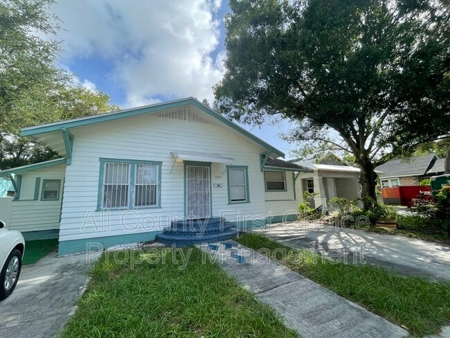 Building Photo - 1327 James Ave S