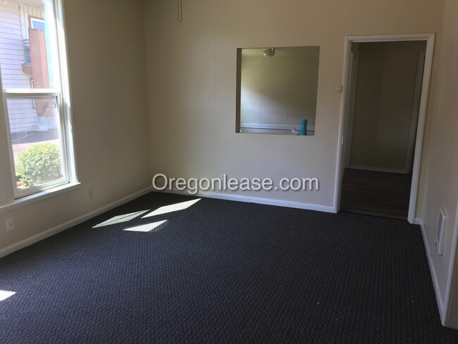 Photo - 4 bedroom home near campus available 8.14.2026 Unit #1