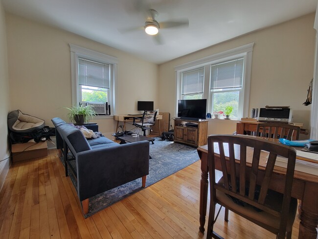 164 Strathmore Rd Unit 25