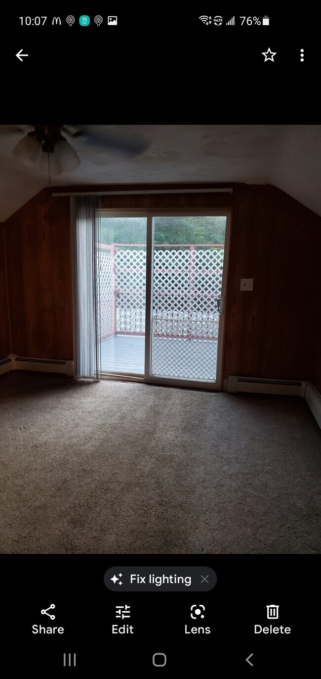 Living room - 17 Westminster Ave Unit 2nd. Floor