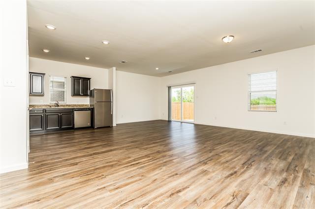 Photo - 436 Canoe Way