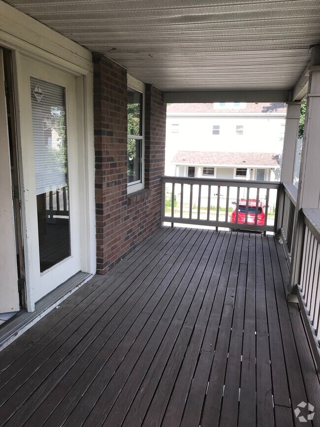 Building Photo - OSU North Campus 5 bedroom 2 bath apartment Unit 222