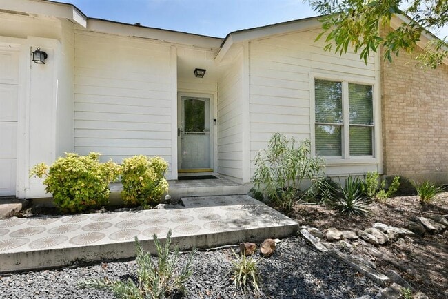 Photo - 8411 Romney Rd