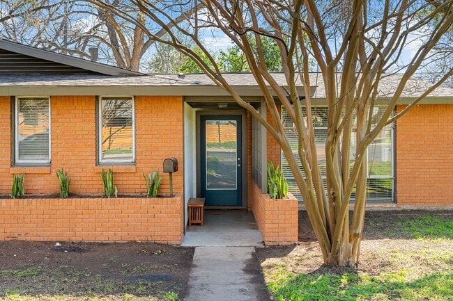 Photo - Centrally Located - Minutes from Dell Children's Hospital