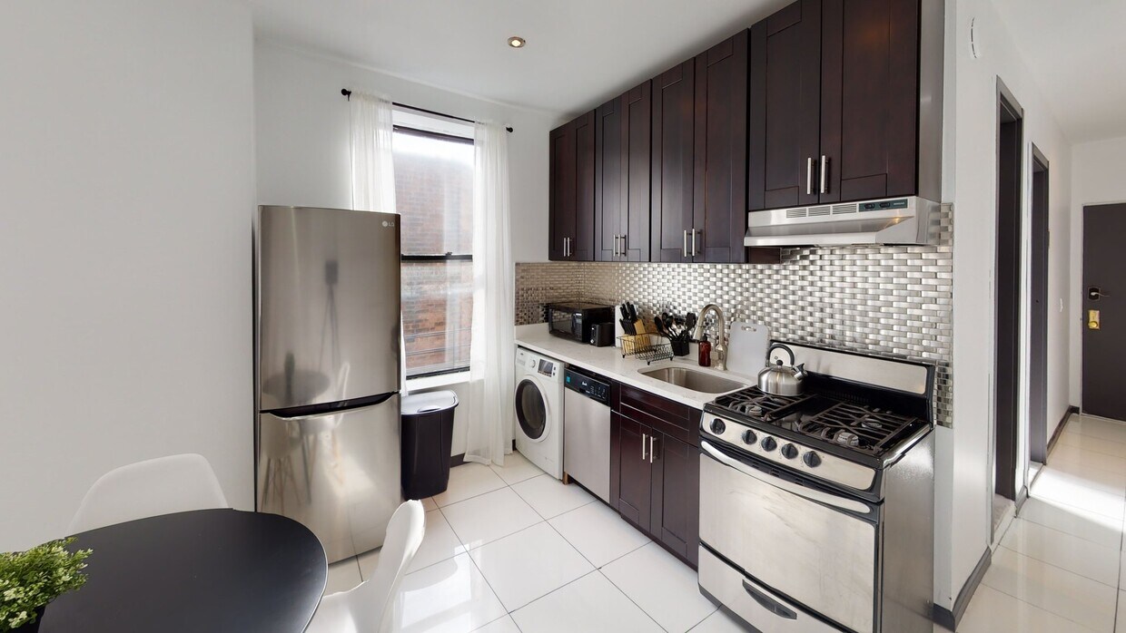 Photo - Private bedroom in 3 bed/1 bath Home