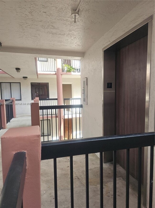 Building Photo - 5460 W 21st Ct Unit 310