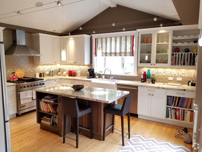 Building Photo - Gorgeous 2 Bed 1 Bath single Family Home I...