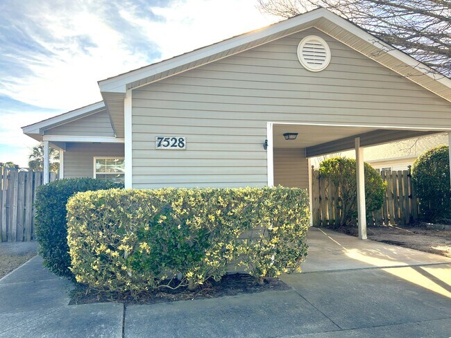 3 BR/2bath/Carport/Fenced Yard/ No carpet ... - 3 BR/2bath/Carport/Fenced Yard/ No carpet ... House