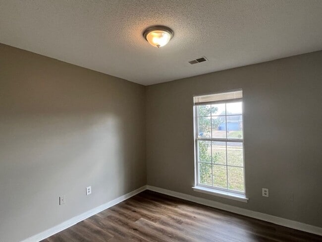 Photo - Renovated 4 Bedroom 2 Bath Home with 2 Car Garage for Rent!