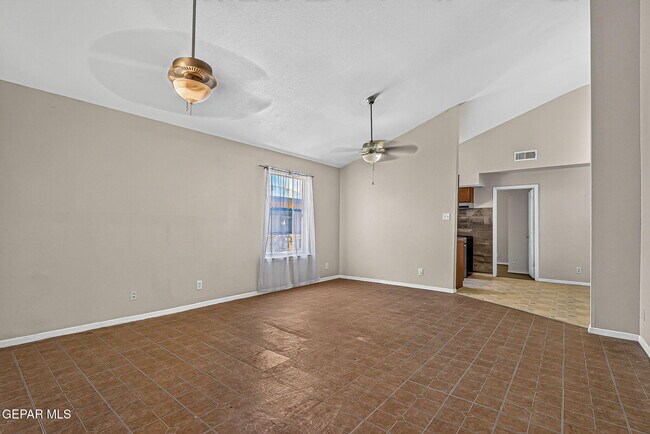 Photo - 667 Danube Dr