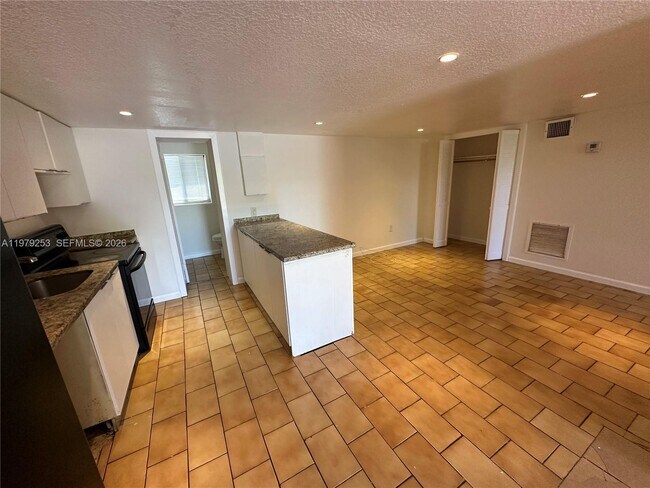 Photo - 13210 NE 3rd Ave Unit R