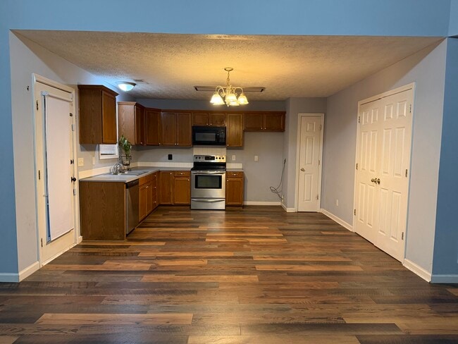 Photo - 188 Ransom Trce