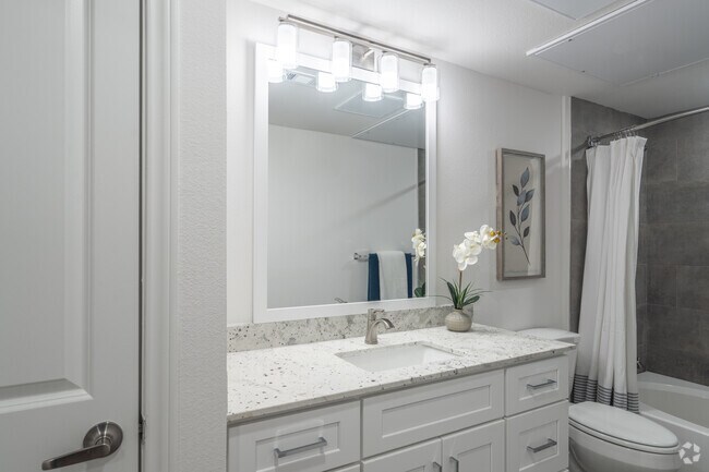 2BR, 2BA - 1029SF