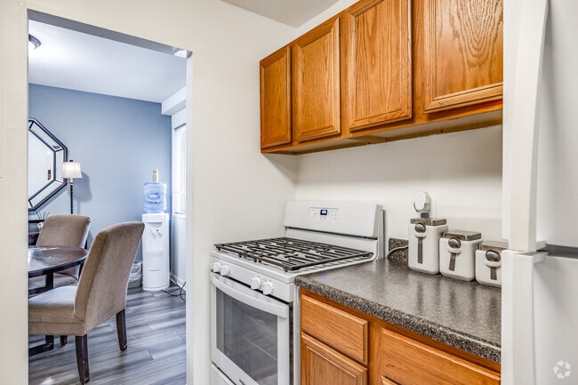 2BR, 2BA - 1,050SF - Kitchen