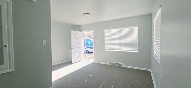 Photo - 1388 Glenrose Dr S