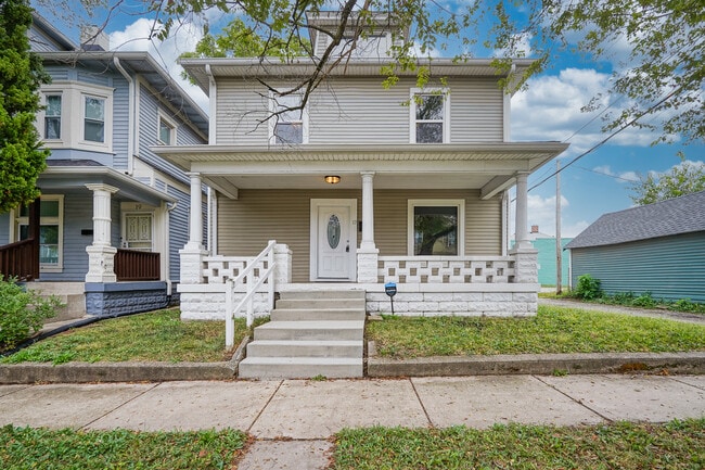 Front view - 17 N Randolph St