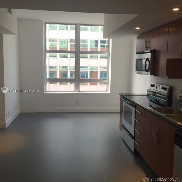 Building Photo - 111 E Flagler St Unit 1003